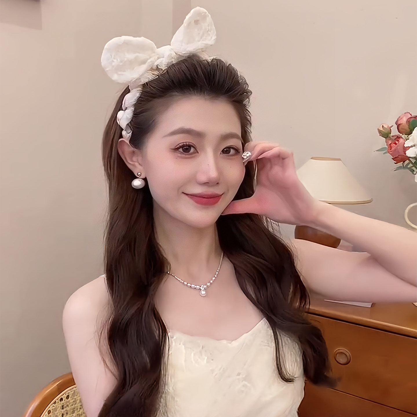 Women's headband with bunny ears, lace, and bow, featuring a high crown and a small face shape. New style, 2025.