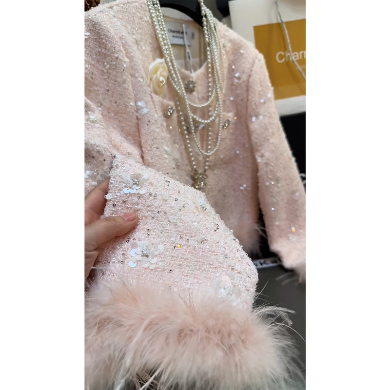Pink Chanel-Style Elegant High-End Short down Jacket with Feather Lining, Tassels, and Sequins, Right-Shoulder Coat for Women in Winter
