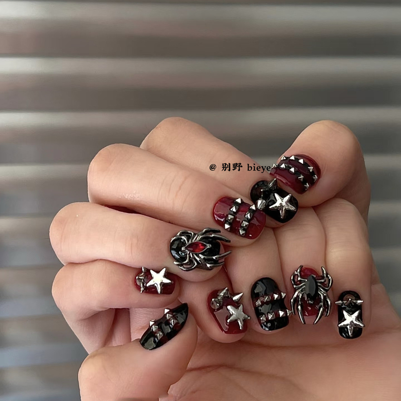 Arthur｜Punk Rock Style Wearable Nails Dark Rivet Nail Art Black and Red Contrasting Color Spider Handmade Wearable Nail Pieces