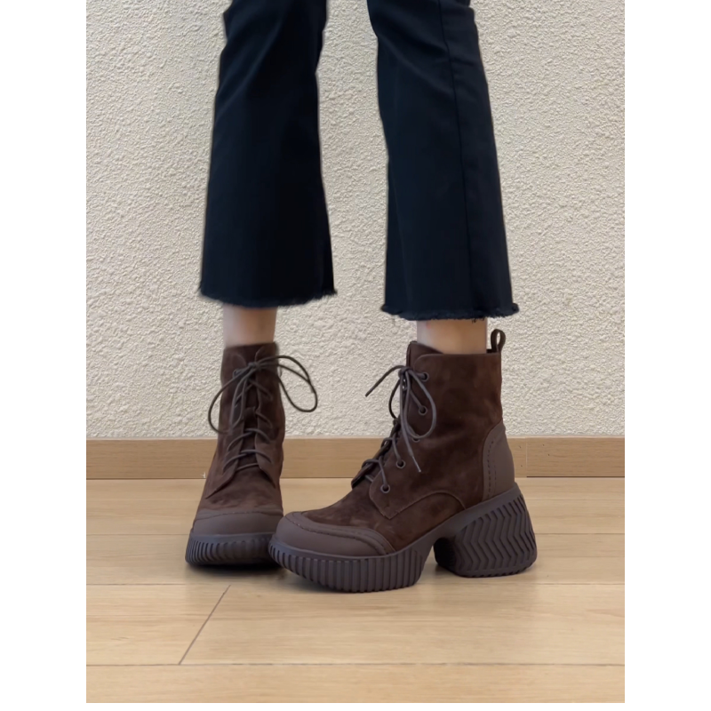 Oakley Coyote Black：都市户外风潮的先锋短靴