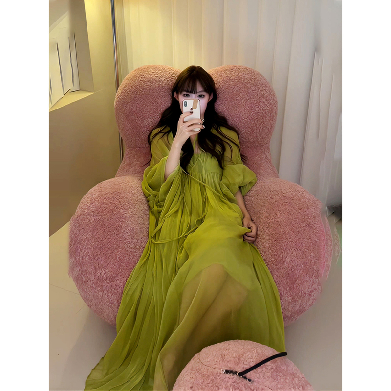 French-Style, Very Beautiful, Niche, Minimalist, Mature, Unique, Beautiful Green Dress, Perfect for Taking Photos at the Beach