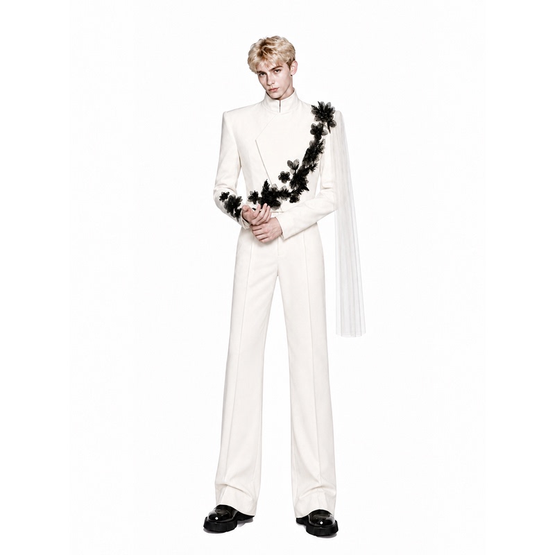 Yicai【Silver Gauze Moon Embrace】Short-Style Wide-Shoulder, Narrow-Waist Blazer with Structured Design and Raised Shoulder Design Yicai【Silver Gauze Moon Embrace】Short-Style Wide-Shoulder, Narrow-Waist Blazer with Structured Design and Raised Shoulder Design
