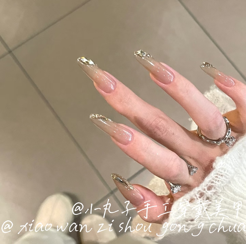 2026 New Style Ice-Clear Nude Champagne Sparkling Diamond-Encrusted Handmade High-End White-Enhancing Elegant Wedding Nails