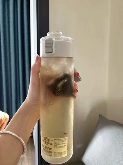 无印水杯平替高级感塑料水杯带茶隔耐高温防摔简约夏季随手杯学生