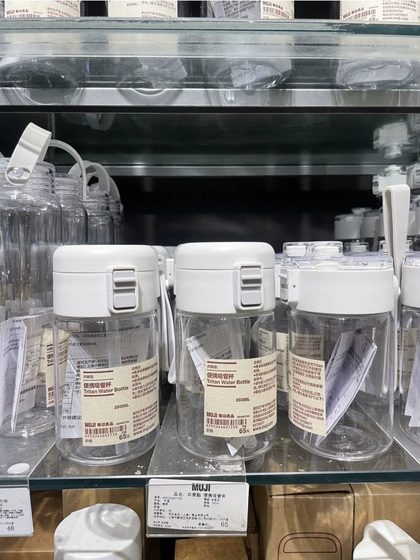 无印水杯平替高级感塑料水杯带茶隔耐高温防摔简约夏季随手杯学生