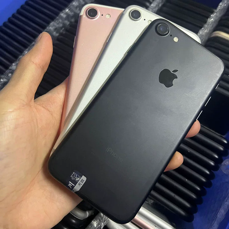 Мобильный телефон (Apple) iPhone 7 — 32/128 ГБ, 4,7" экран, цвета: золото/розовое/серебро/серый