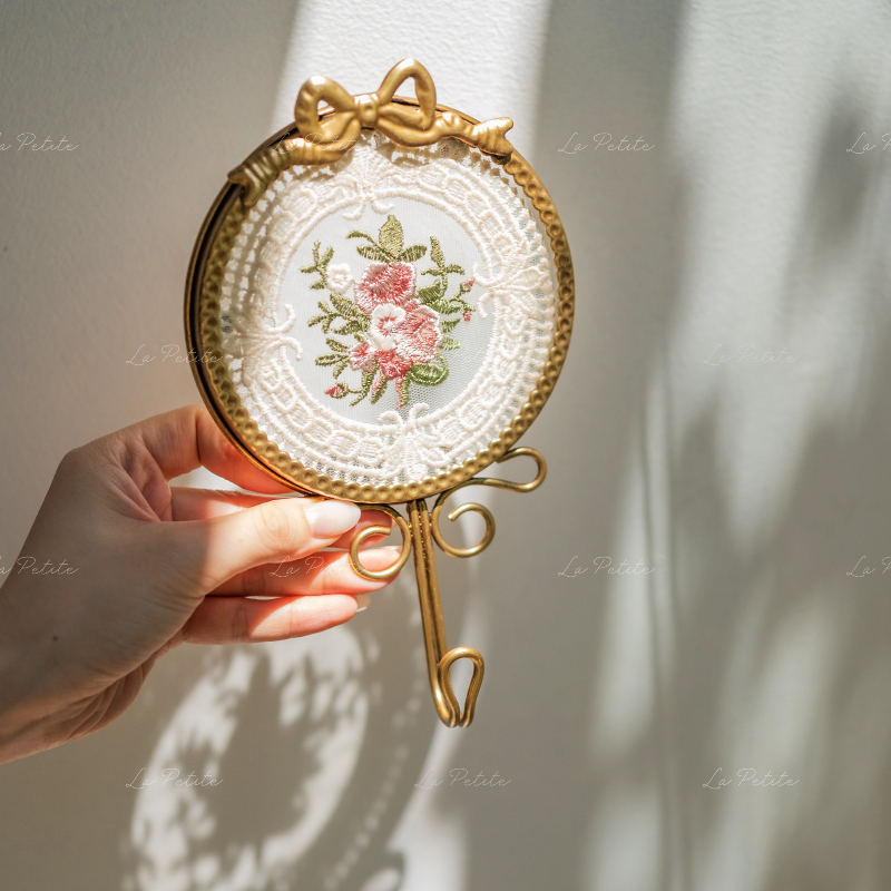 Yuelanjue Decorative Wall Hooks, Wall-Mounted Hooks for Entryway, Bedroom, Lace Vintage Retro Coat Hooks, Creative Design Yuelanjue Decorative Wall Hooks, Wall-Mounted Hooks for Entryway, Bedroom, Lace Vintage Retro Coat Hooks, Creative Design