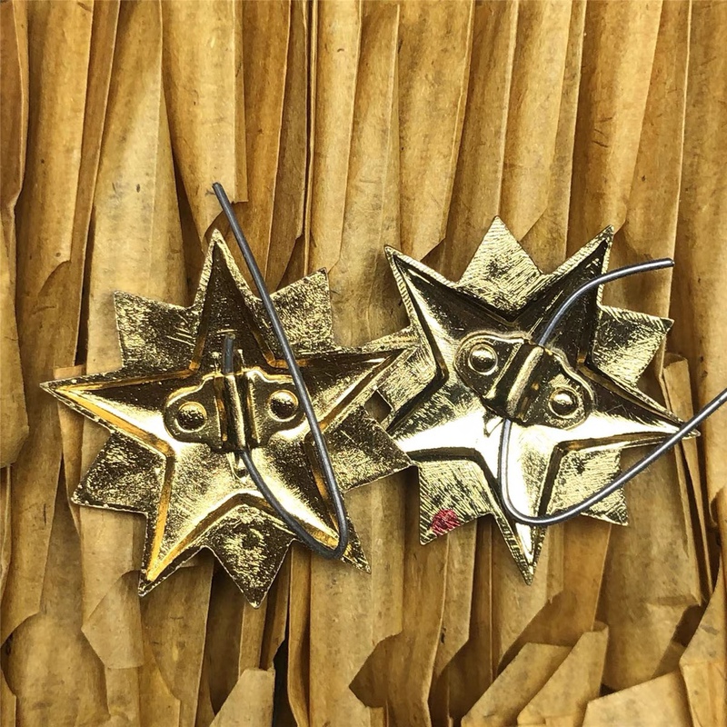 In Stock, Brand New and Unused, 1988 Wire Version Costume Decorative Collar Flower, Film and Television Props, Collectible and Commemorative
