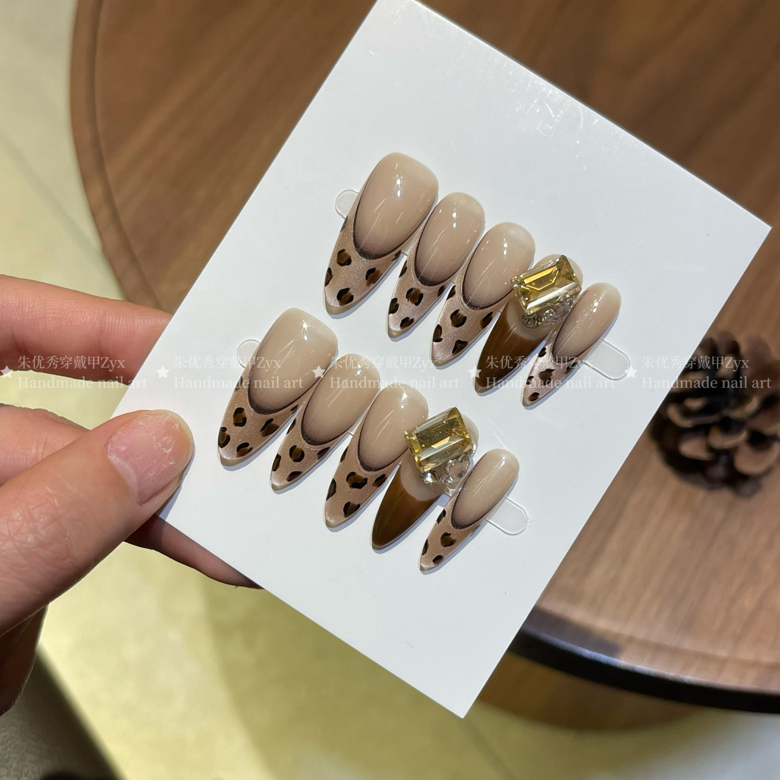 豹紋紋理動物印花效果背景| PSD 免費下載- Pikbest, image size:2670x2670