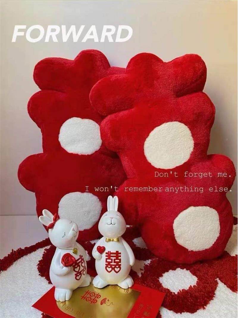 A burst of money to get married Heineva with pillow pressing bed SJS va to the wedding newlyweds apartbed leaning on pillows-Taobao