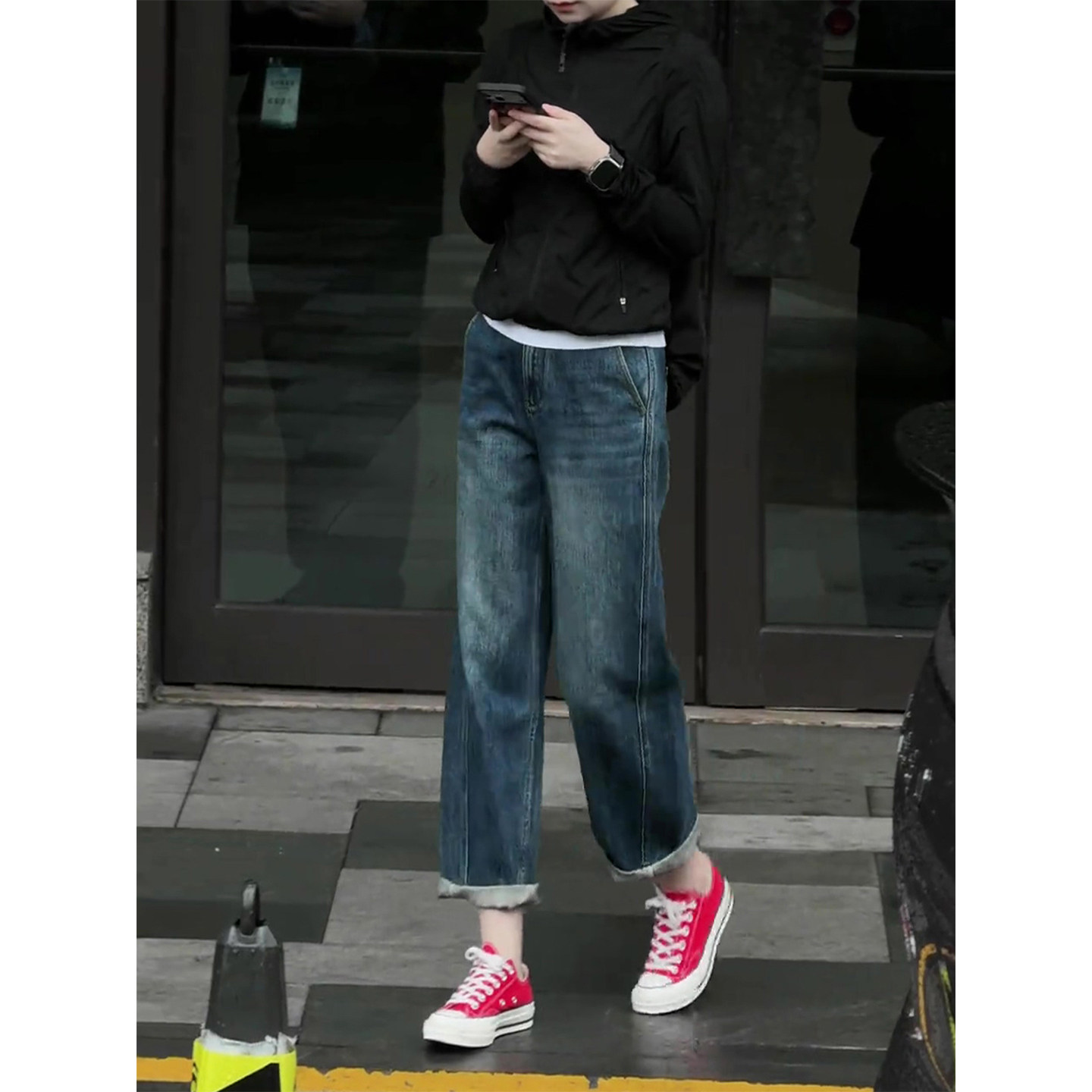 レディース カーブド クロップドジーンズ、2026年春新作、ハイウエスト、ストレートレッグ、スリムフィット、小柄な方向け、キャロットハーレムパンツ、ダッドジーンズ