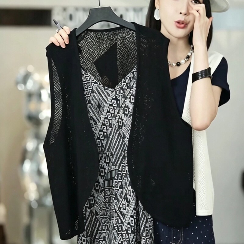 2026 Summer New Style Black Sleeveless Knitted Vest Cardigan Jacket Outerwear French Style Top for Women 2026 Summer New Style Black Sleeveless Knitted Vest Cardigan Jacket Outerwear French Style Top for Women