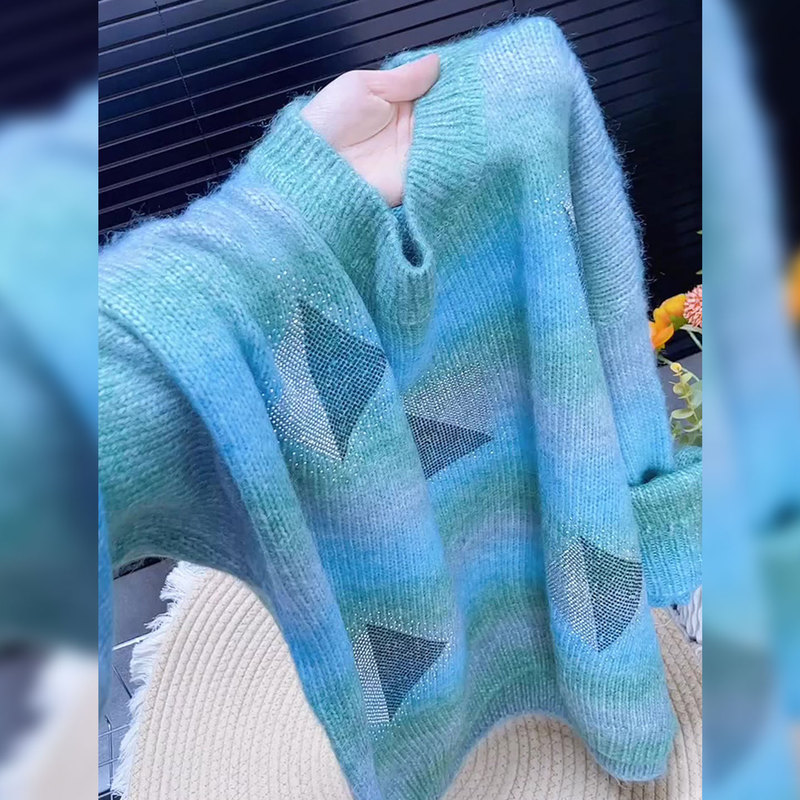 High-Quality Round-Neck Diamond-Patterned Blue Top for Women, Early Autumn 2026, Fresh and Relaxed Style, Simple Casual Fashion Knitwear