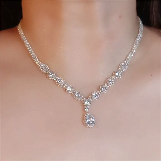Zoozmomo Super Flash Full Diamond Burst Water Drop 프린지 목걸이 귀걸이를위한 가벼운 고급 틈새 디자인 쇄골 체인 목걸이