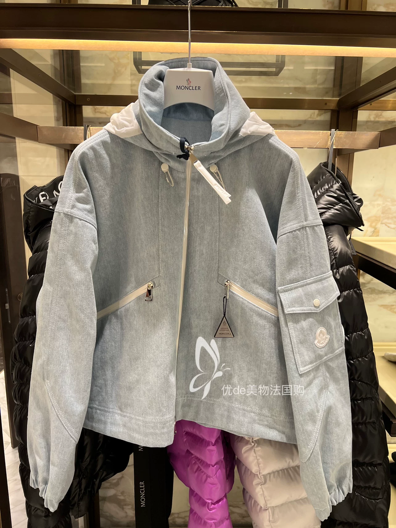 Пуховая куртка-тренч с капюшоном из денима короткая весна-лето Moncler/Monter Ms. SEVERAU