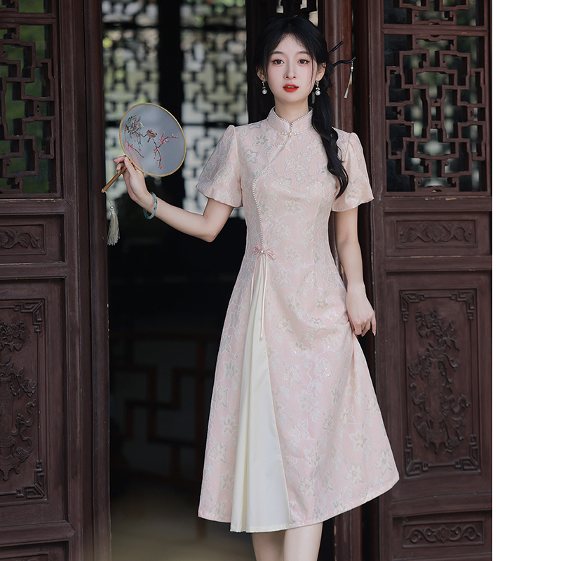 ライトピンクのアオザイチャイナドレス2025年新作夏改良少女新型中国風日常着ミディアムロング