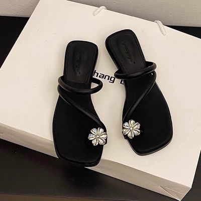 Large-sized rhinestone silver toe flip-flops for women 2026 summer, fairy-like style, paired with skirts and cool flip-flops