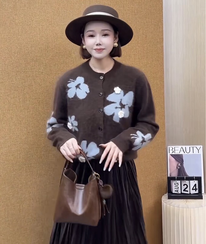 2026 Fashionable Solid Color Round Neck Hollow-Out Cashmere Knit Sweater Floral Sweater Soft and Skin-Friendly 536-61102 2026 Fashionable Solid Color Round Neck Hollow-Out Cashmere Knit Sweater Floral Sweater Soft and Skin-Friendly 536-61102