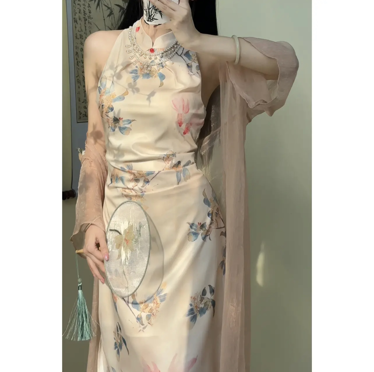  S+Model B: Cheongsam+long shawl sending chest flowers   + $6.29 