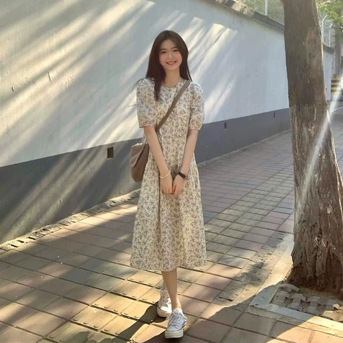 Летнее платье, длинная юбка, французский стиль, рукава фонарики, подходит для подростков, в цветочек, яркий броский стиль, по фигуре