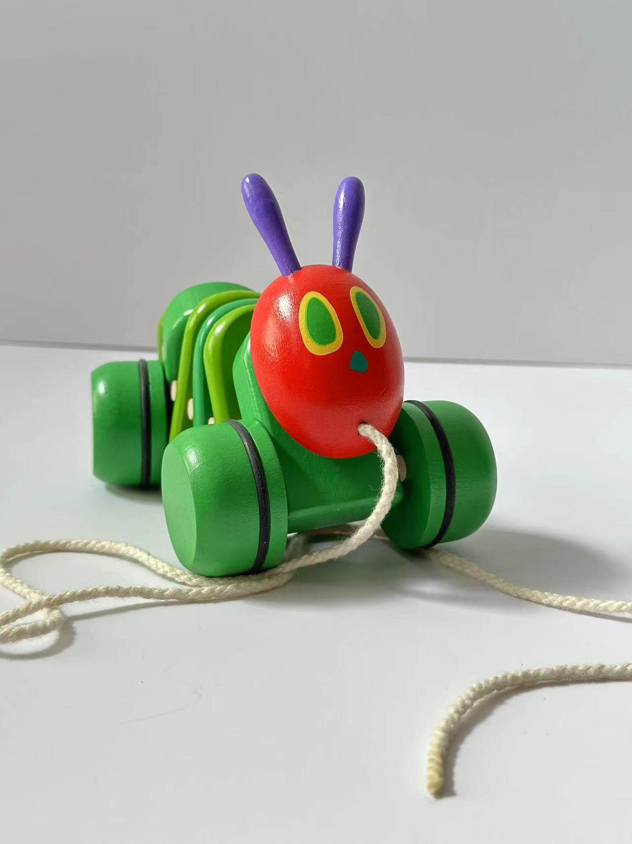 木製の漫画の動物の引っ張り紐キャタピラドラッグ幼児のおもちゃ1〜3歳の子供赤ちゃんの早期教育知育玩具