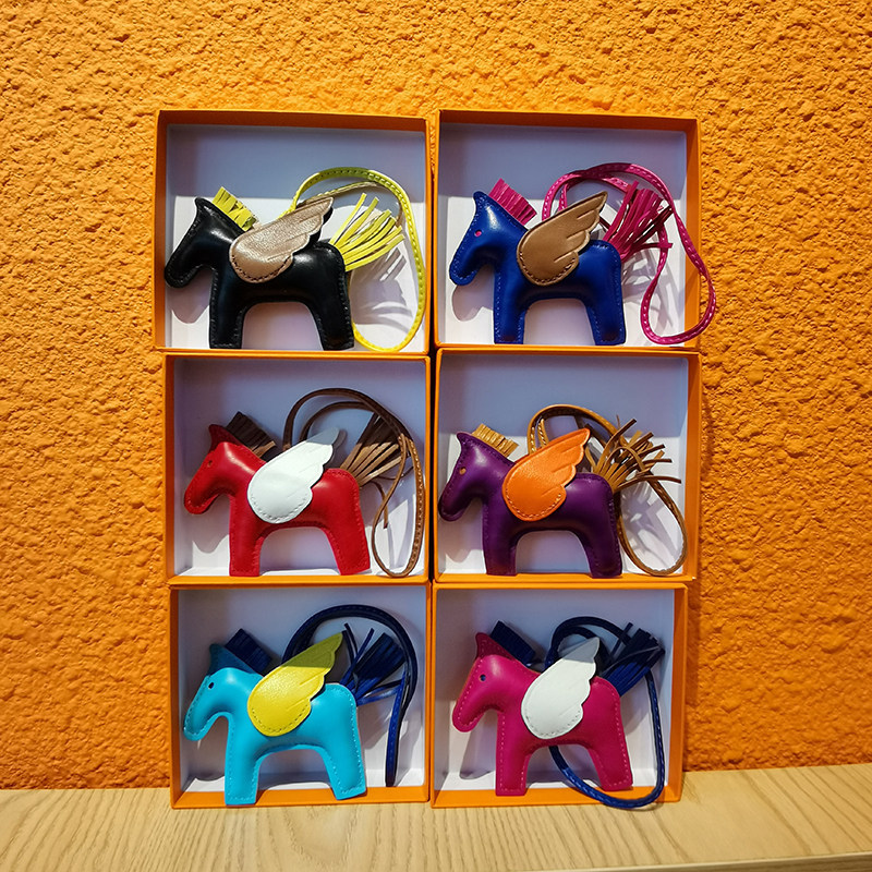 Suitable for Hermès Bag Charms, Small Horse Pendants, Little Flying Horse Rodeo Pagase, Hand-Stitched Keychains