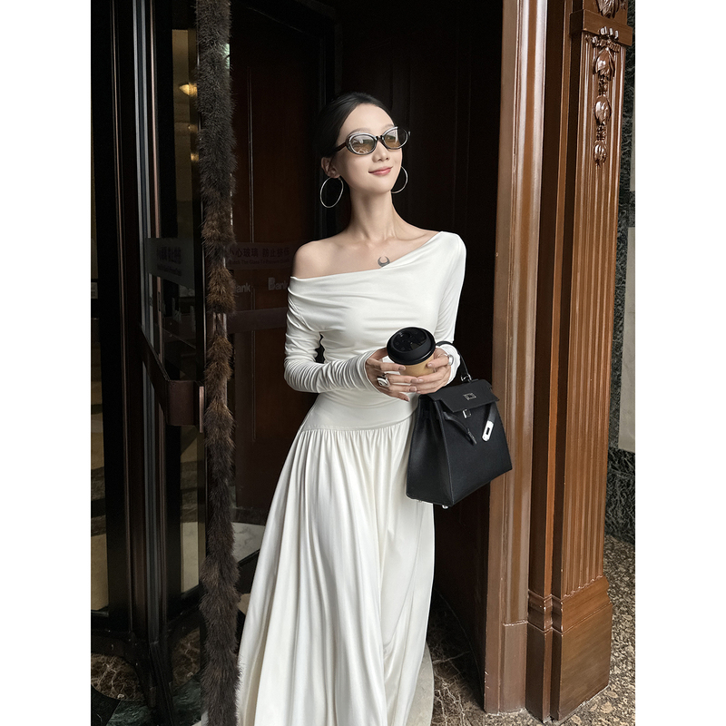 Chizhizhazha White Wool Knit A-Line Dress with Off-The-Shoulder Design, Stylish and High-End, Waist-Cinching and Slimming Dress Chizhizhazha White Wool Knit A-Line Dress with Off-The-Shoulder Design, Stylish and High-End, Waist-Cinching and Slimming Dress