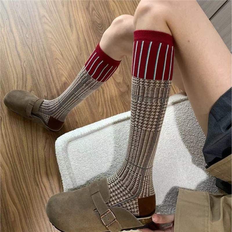 American-Style Neo-Retro High-Intellectual Barn Style Outfit with Knee-High Socks, Color-Blocked Fine Plaid Houndstooth Early Autumn Calf Socks American-Style Neo-Retro High-Intellectual Barn Style Outfit with Knee-High Socks, Color-Blocked Fine Plaid Houndstooth Early Autumn Calf Socks