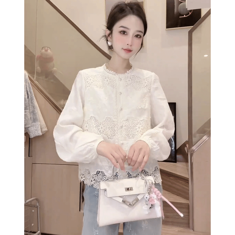Французская кружевная рубашка с круглым вырезом и длинными рукавами, женская весенняя новинка, дизайн с жемчужной пряжкой, нишевый полый топ-тренд