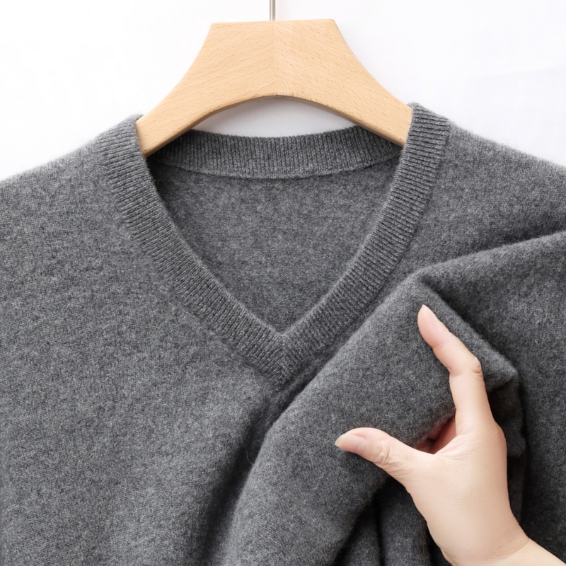 Men's Cashmere Sweater with V-Neck, Thickened for Middle-Aged and Elderly, Ordos City Men's Wool Sweater, Loose Fit with Peach Collar Men's Cashmere Sweater with V-Neck, Thickened for Middle-Aged and Elderly, Ordos City Men's Wool Sweater, Loose Fit with Peach Collar