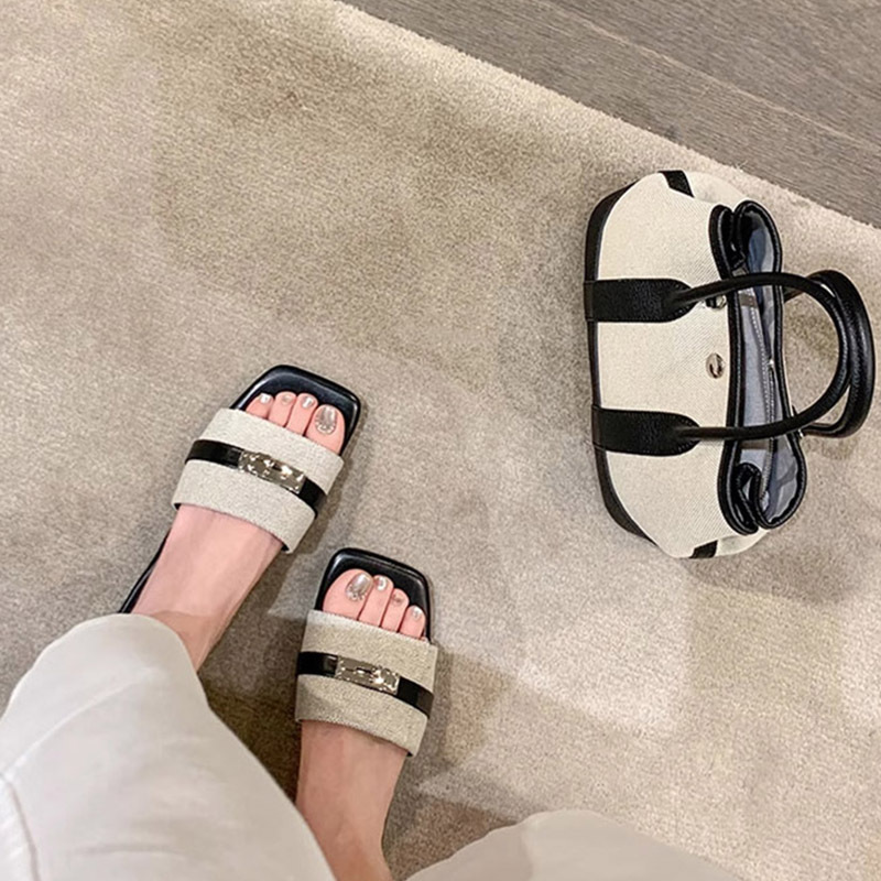 French Uamtor Square-Toe Buckle Flat-Soled Vacation Beach Slippers for Women 2026 New Style Outdoor Sandals