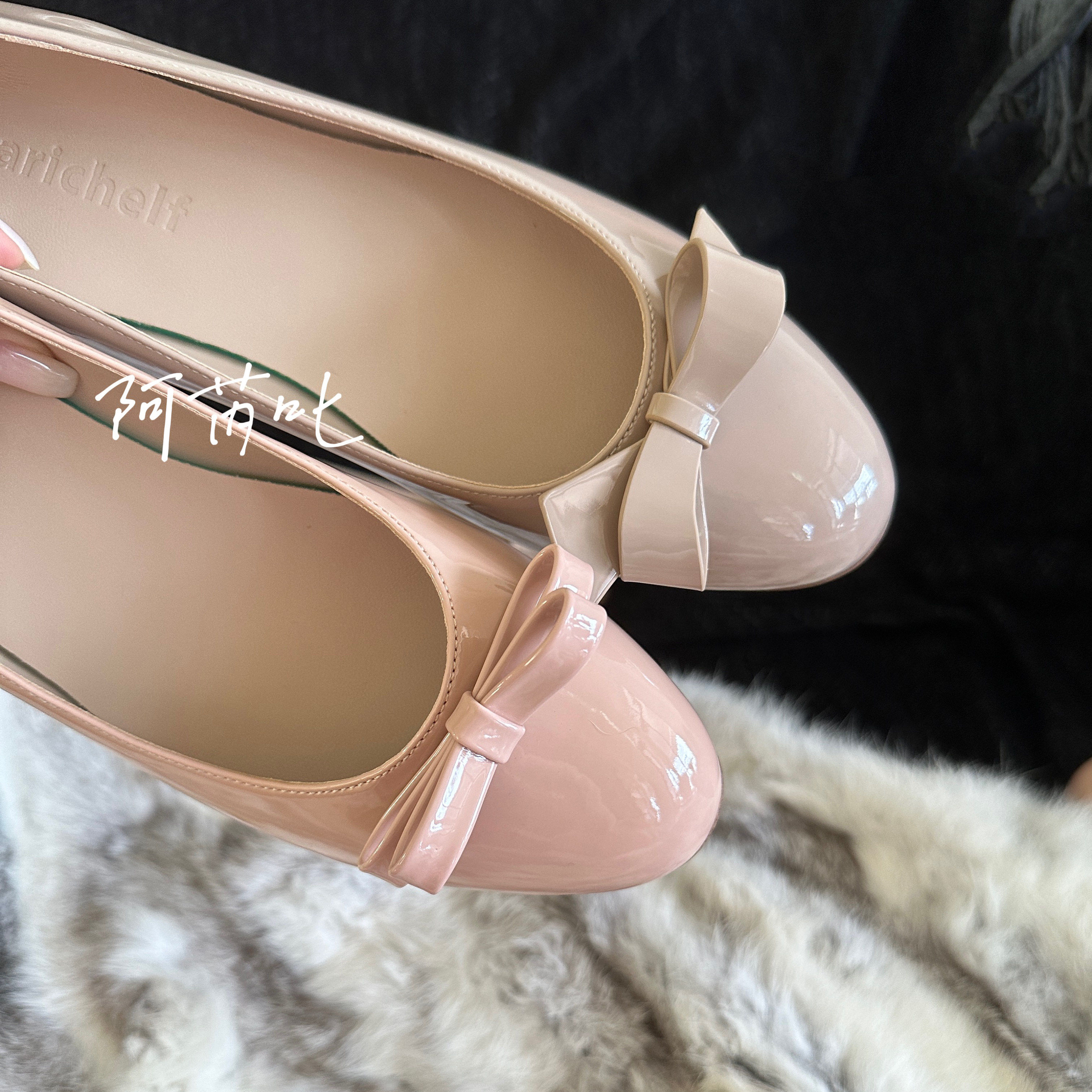 ブランド本革、5cm隠しヒール、リボン結びポインテッドラウンドトゥレディース2026新作フラットヌードシングルシューズ、通勤用浅履き。