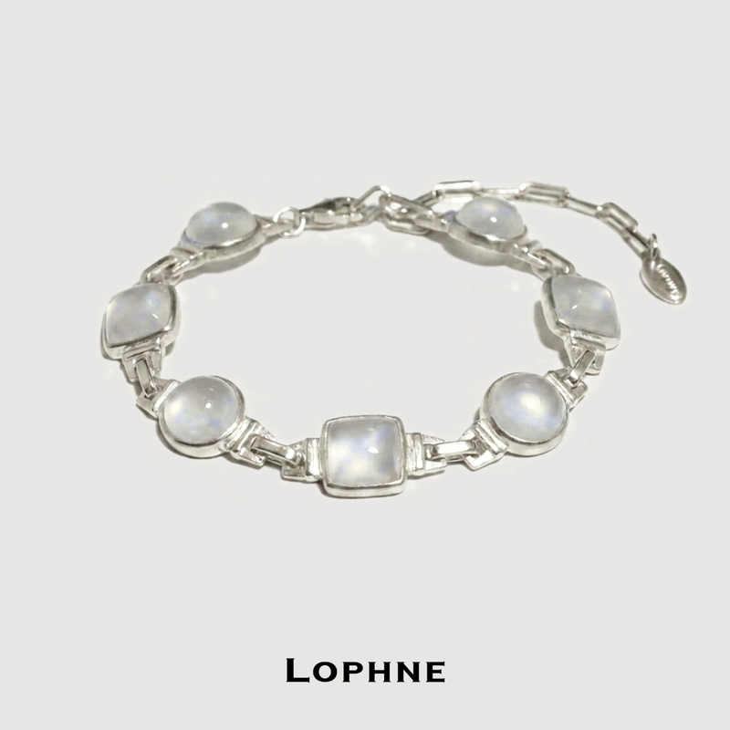 Lophne X Mirii White Agate Vintage Cool and Sophisticated Bracelet, Unique and Luxurious Gift with a Distinctive Style