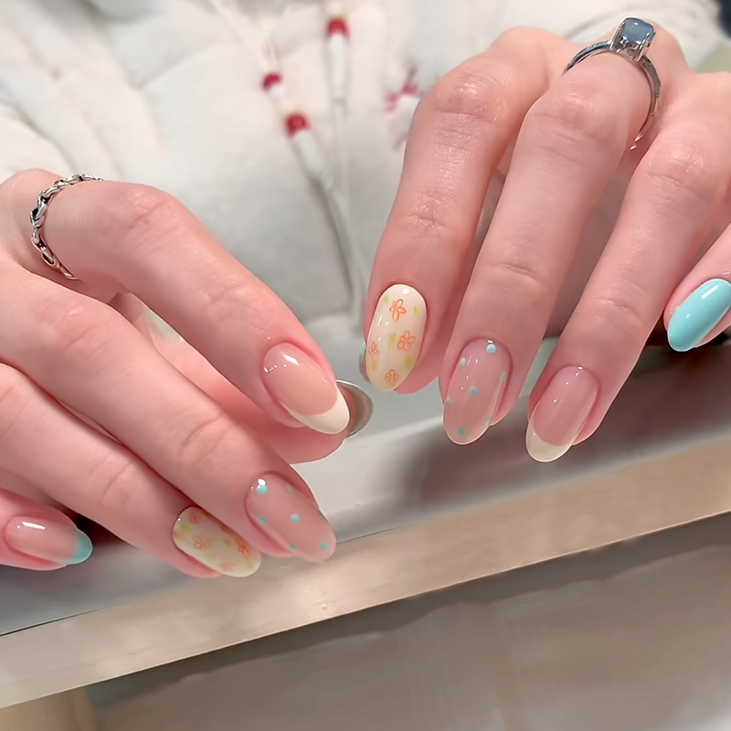 Spring Floral French Polka Dot Playful High-End Complexion-Enhancing 2026 New Short Almond-Shaped Nail Art Finished Product, Removable