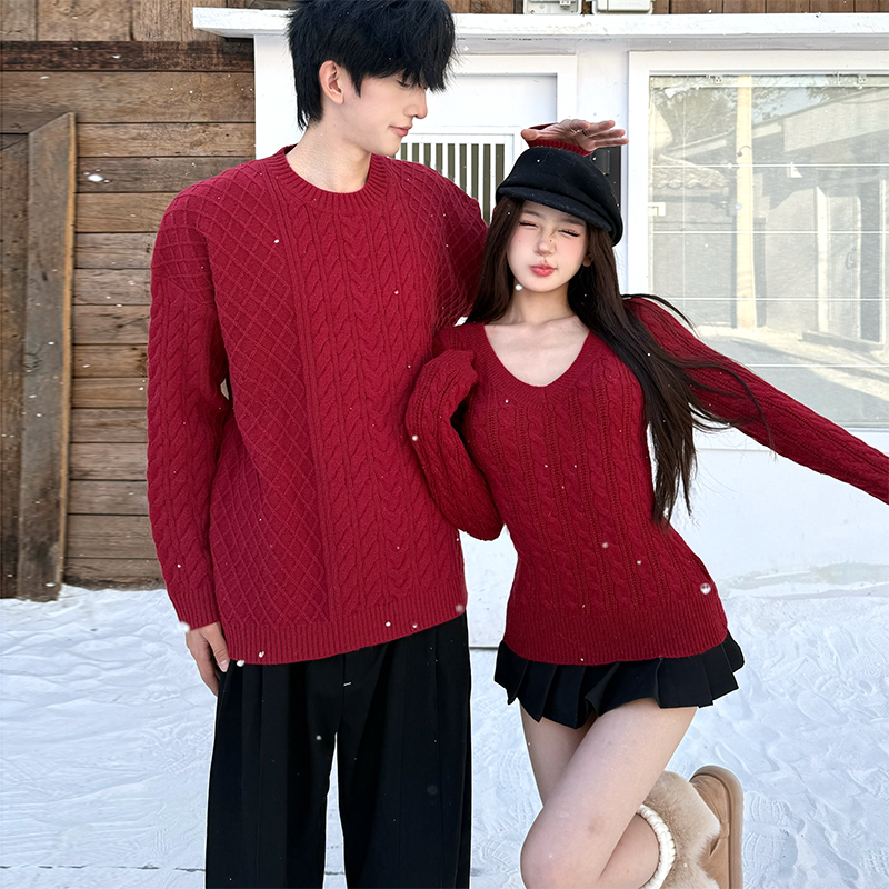 Couple's Red Cable-Knit Sweater 2025 New Niche High-End V-Neck Knitwear Slim Fit Trendy Top