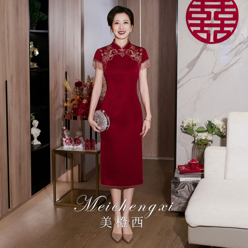 High-End Mother-Of-The-Bride Dress for Wedding Banquet, New Spring and Autumn Red Embroidered Cheongsam, Short-Sleeved Toast Dress for the Mother-In-Law High-End Mother-Of-The-Bride Dress for Wedding Banquet, New Spring and Autumn Red Embroidered Cheongsam, Short-Sleeved Toast Dress for the Mother-In-Law