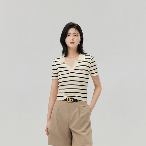 Трикотажный базовый свитер, воротник поло