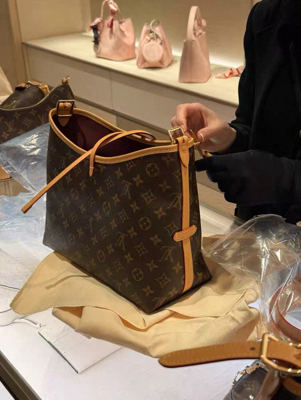 Good Stuff to Share: Shop Owner's Recommendations for Trendy, Fashionable, and Versatile Items