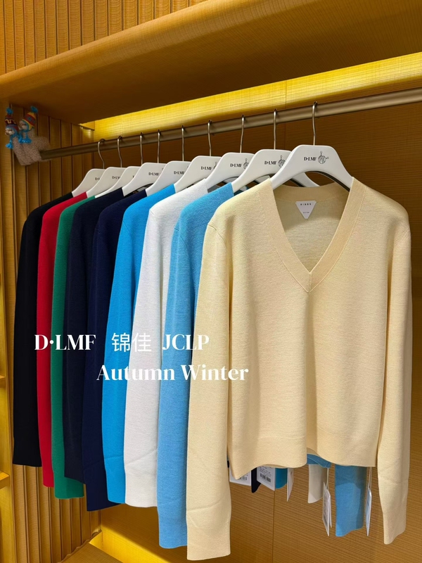 Innovative Craftsmanship, 26 Years of Autumn and Winter New Models, Simple Style, Merino Wool, Comfortable V-Neck, Loose Knit Sweater, Ribbed Innovative Craftsmanship, 26 Years of Autumn and Winter New Models, Simple Style, Merino Wool, Comfortable V-Neck, Loose Knit Sweater, Ribbed