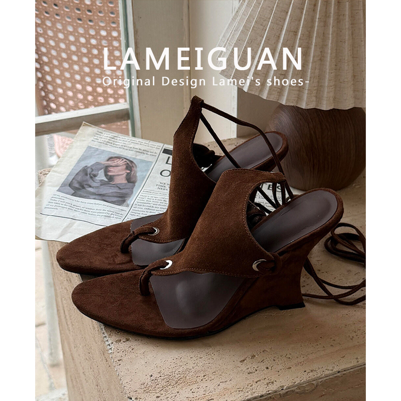 Sexy Coffee-Colored Thong-Toe Wedge Sandals with Straps for Women, 2026 Summer New Retro European and American Style, Height-Increasing Open-Toe High Heels