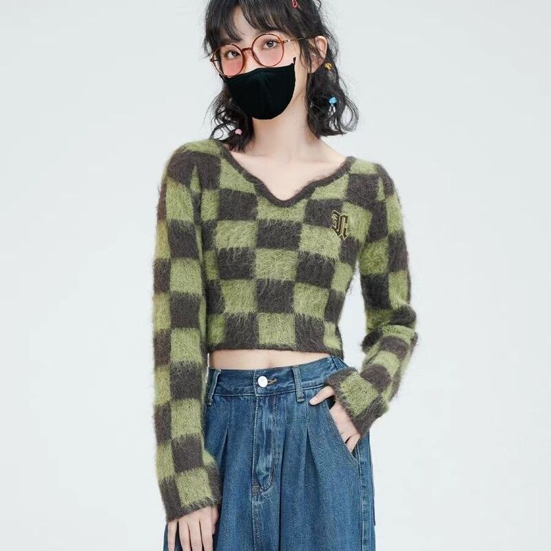 Lazy Style Hot Girl Short Slim-Fit Retro Checkerboard Niche Design V-Neck Autumn and Winter New Knitwear Long-Sleeved Women Lazy Style Hot Girl Short Slim-Fit Retro Checkerboard Niche Design V-Neck Autumn and Winter New Knitwear Long-Sleeved Women
