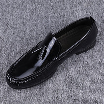 Leather mens shoes 2022 new all-match patent leather loafers trendy slip-on peas shoes mens business casual leather shoes