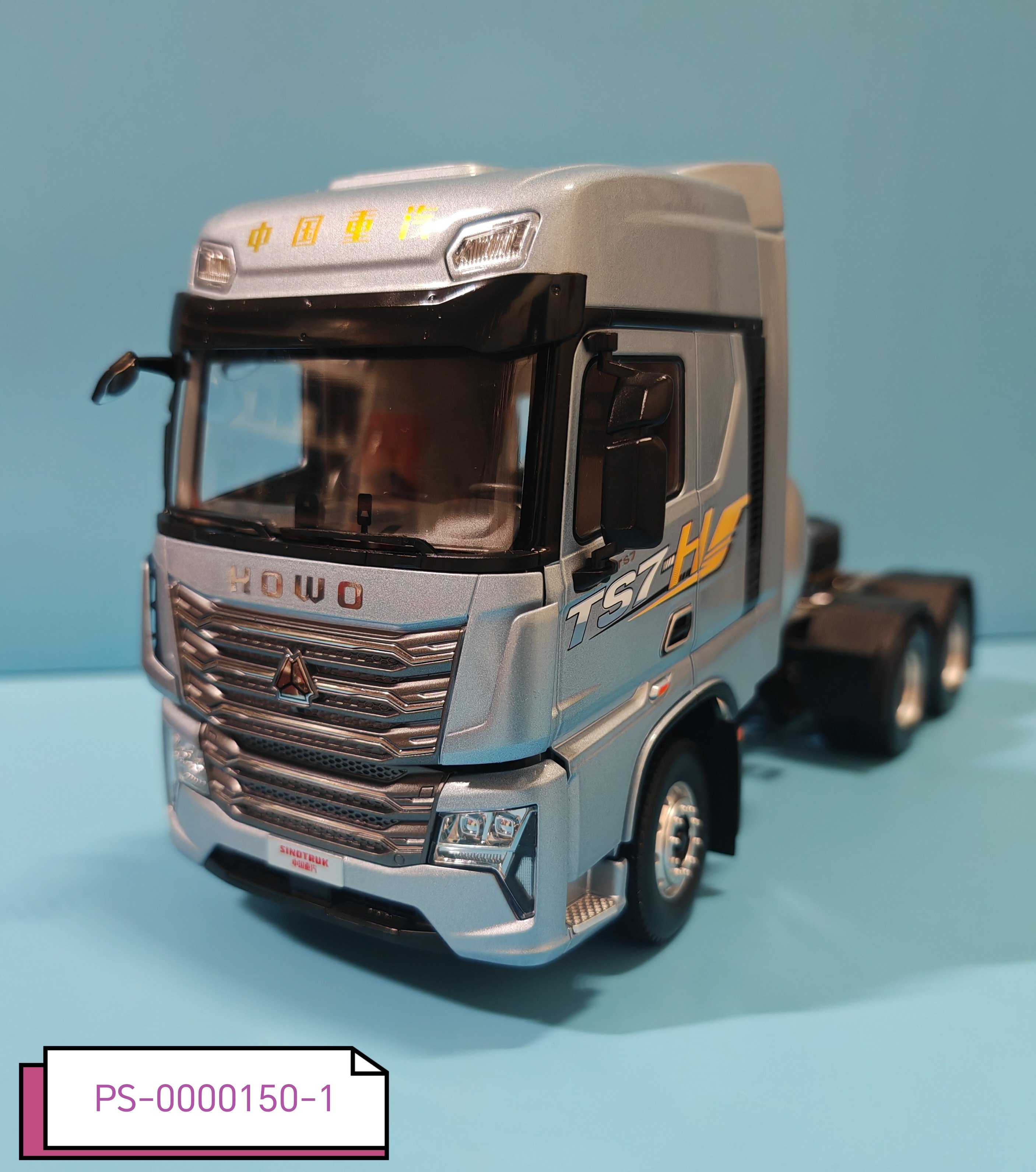 Original 1:24 scale sinotruk howo ts7-h gas tractor truck model