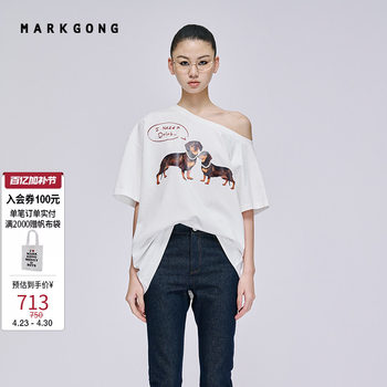 Markgong dog off-shoulder t-shirt