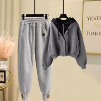 Серый топ + серые брюки (тонкий весенне-осенний стиль)