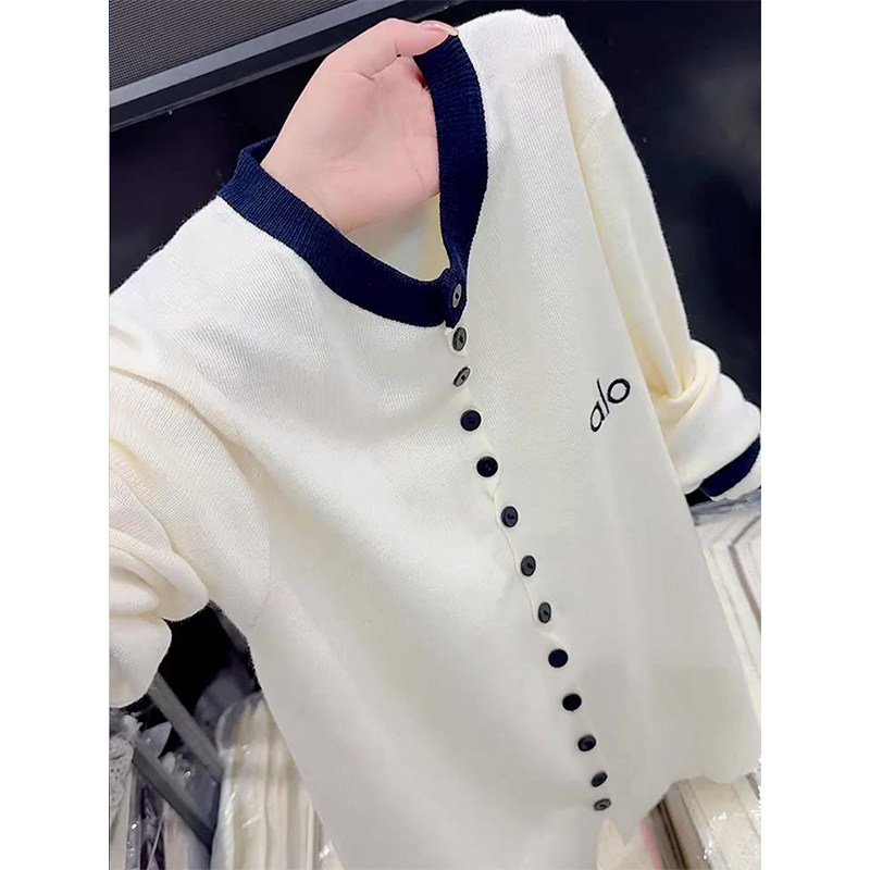 奶白色圆领薄款纽扣长袖针织衫女装早秋新款时尚百搭显瘦舒适上衣