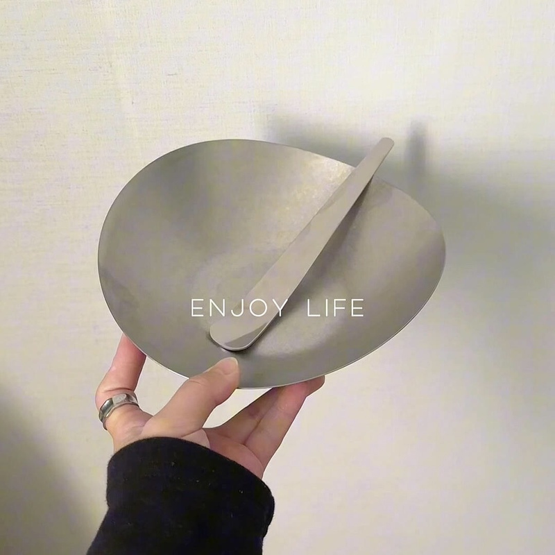Retro Distressed Yogurt Bowl, Accessible Luxury and High-End Feel, 304 Stainless Steel Snowflake Pattern Special-Shaped Bowl, High-Looking Deep-Mouth Dinner Plate