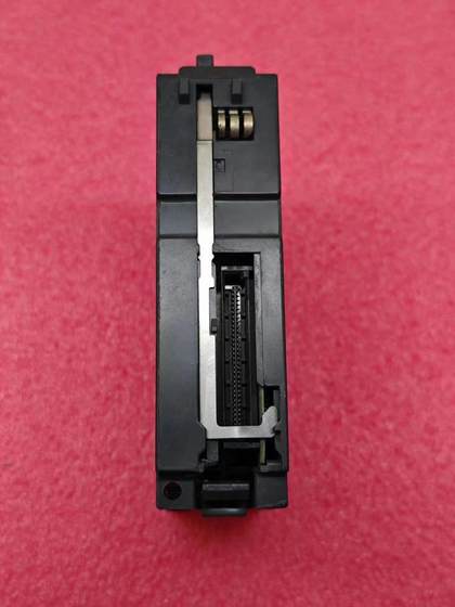 Mitsubishi QD75P4는 그림과 같이 정상적인 기능, 쉘 및 색상을 가지고 있습니다.
