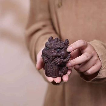Yixing Purple Clay Tea Pet Creative Stone Ornament for Home Desktop Tea Table Tea Tray Decoration High-End Exquisite Piece That Can Be Used for Tea Ceremony