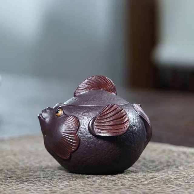 Yixing purple clay pot original mineral purple mud mouth fish hand grasping pot teapot household kung fu tea set